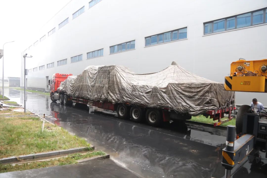 引進新設(shè)備，助力新“智”造